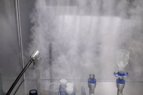 Airflow visualization showing uniform, downward unidirectional airflow with parallel smoke streams inside an ISO 5 hood